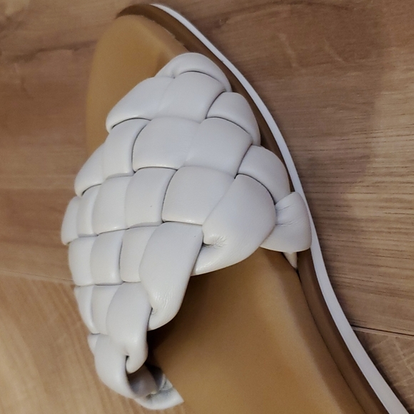 Steve Madden Paisley Creamy White Sandals - Size 8 - Brand New - Picture 3 of 7